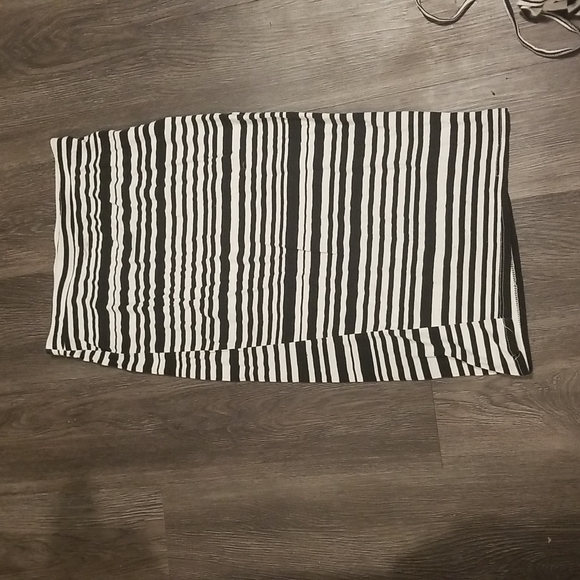 Striped Tank-Top and Skirt Set - Picture 2 of 4